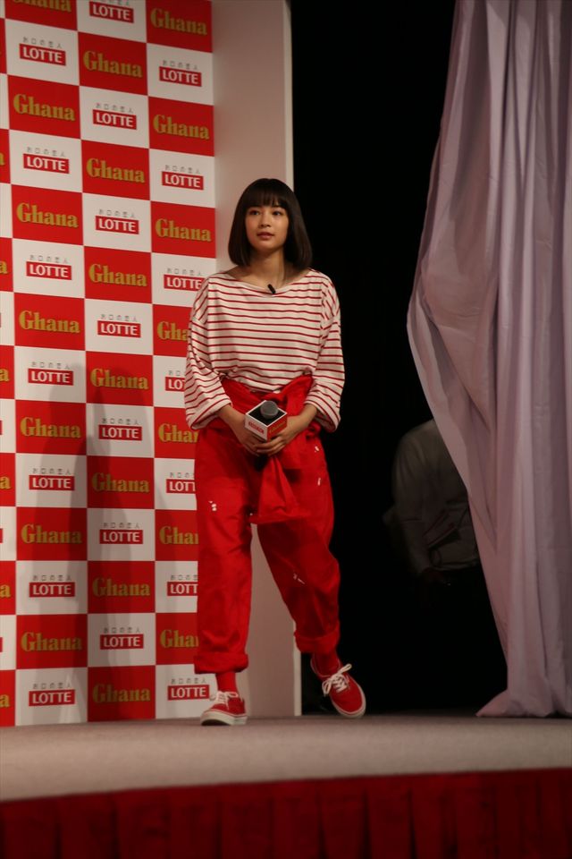 広瀬すず、土屋太鳳 、松井愛莉がお互いの似顔絵を描くと…ロッテ・ガーナ新CM発表会（23枚目）