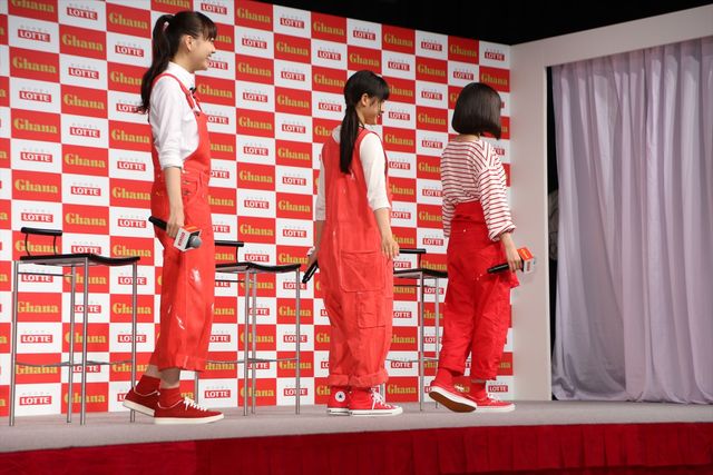 広瀬すず、土屋太鳳 、松井愛莉がお互いの似顔絵を描くと…ロッテ・ガーナ新CM発表会（35枚目）