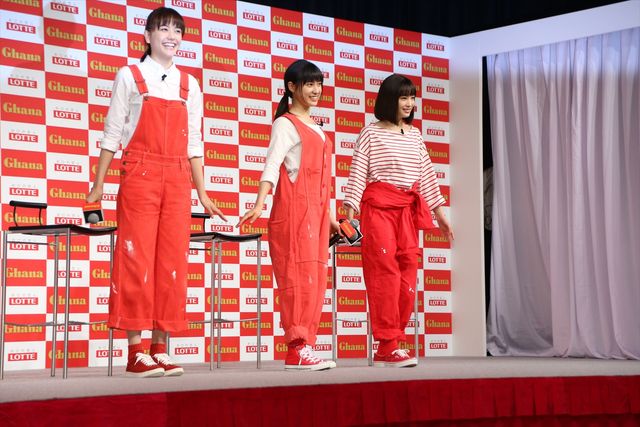 広瀬すず、土屋太鳳 、松井愛莉がお互いの似顔絵を描くと…ロッテ・ガーナ新CM発表会（36枚目）