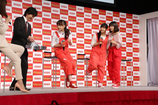 広瀬すず、土屋太鳳 、松井愛莉がお互いの似顔絵を描くと…ロッテ・ガーナ新CM発表会（39枚目）