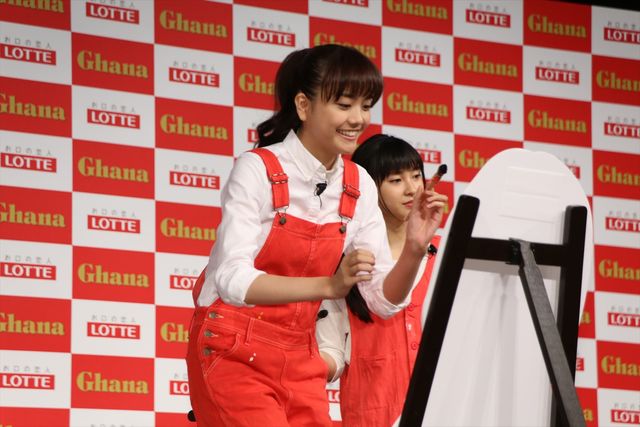 広瀬すず、土屋太鳳 、松井愛莉がお互いの似顔絵を描くと…ロッテ・ガーナ新CM発表会（45枚目）