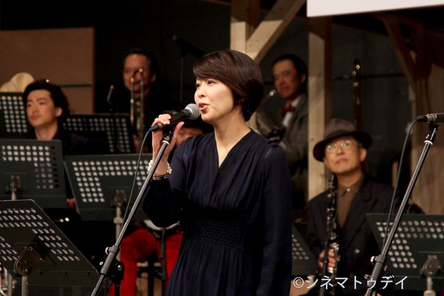 松たか子が熱唱！フォトギャラリー（2枚目）