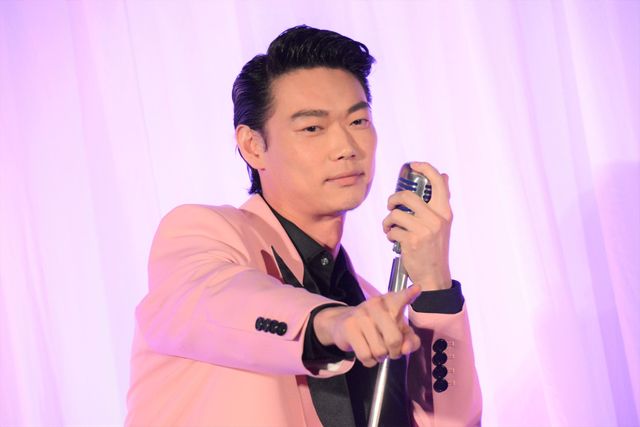 笠松将＆Crystal Kay、エルヴィスをイメージした衣装で決めポーズ！（9枚目）