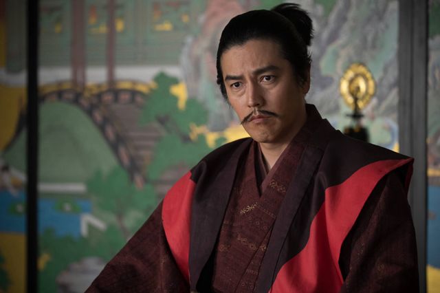 信長（小栗旬）が光秀（要潤）を殴る蹴る…「豊臣兄弟！」第27回場面写真（5枚目）