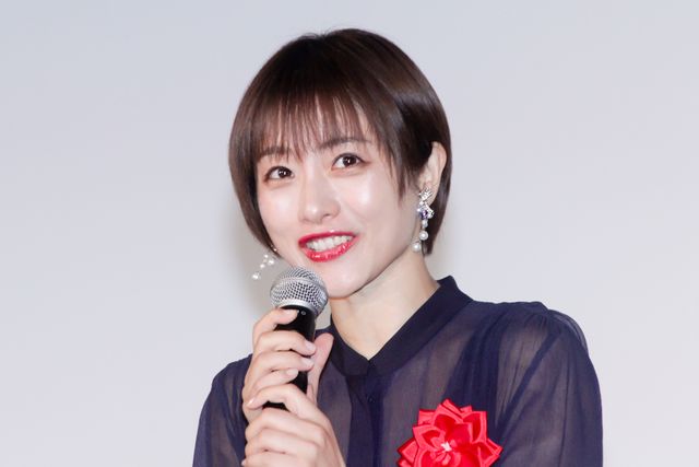 石原さとみ、シースルーの装いで登壇！新映画館「ローソン・ユナイテッドシネマ STYLE-S みなとみらい」セレモニー（3枚目）