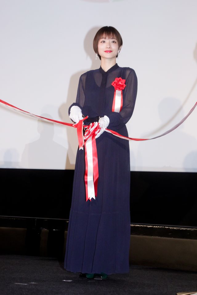 石原さとみ、シースルーの装いで登壇！新映画館「ローソン・ユナイテッドシネマ STYLE-S みなとみらい」セレモニー（13枚目）