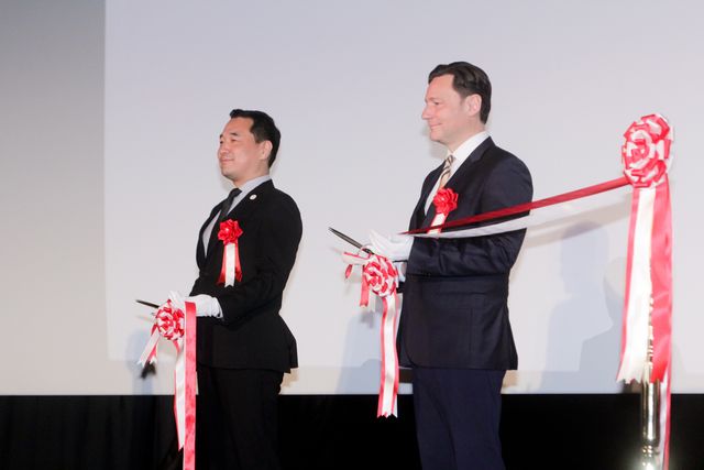 石原さとみ、シースルーの装いで登壇！新映画館「ローソン・ユナイテッドシネマ STYLE-S みなとみらい」セレモニー（17枚目）