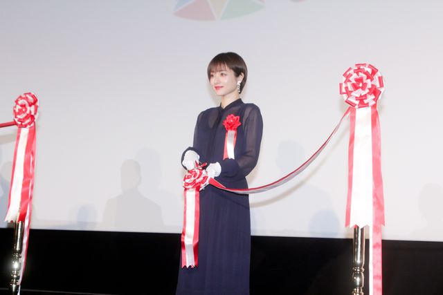 石原さとみ、シースルーの装いで登壇！新映画館「ローソン・ユナイテッドシネマ STYLE-S みなとみらい」セレモニー（18枚目）