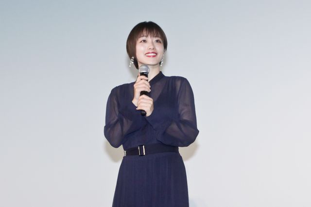 石原さとみ、シースルーの装いで登壇！新映画館「ローソン・ユナイテッドシネマ STYLE-S みなとみらい」セレモニー（20枚目）