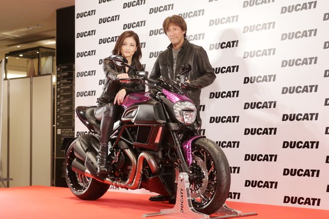 黒木メイサ、脚長っ！プライベートでもよく着るというライダースファッション！フォトギャラリー（4枚目）