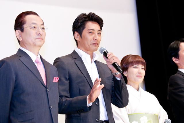 水谷豊「4代目はよくやっている」と反町隆史を絶賛『相棒－劇場版IV－　首都クライシス　人質は50万人！特命係　最後の決断』初日舞台あいさつフォトギャラリー：フォトギャラリー