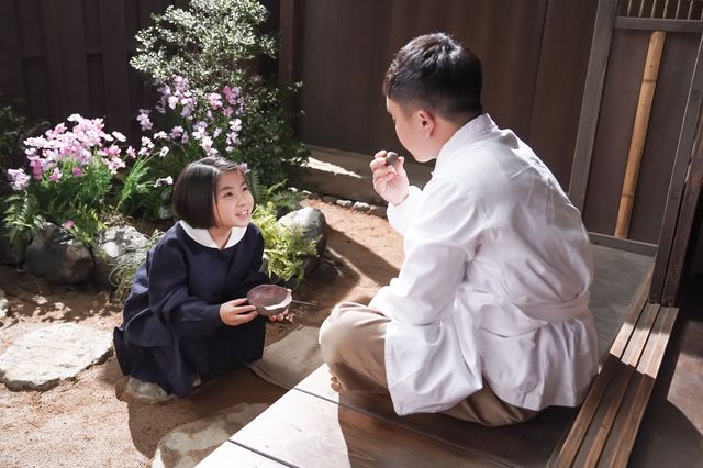 和菓子屋にヒロイン橘安子が誕生「カムカムエヴリバディ」第1回の場面写真（5枚目）