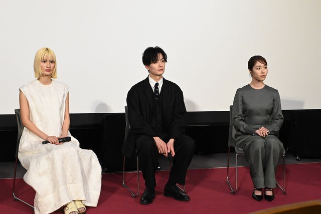 橋本愛が涙…岡田将生、唐田えりかとNHKドラマ「地震のあとで」完成試写会の様子（5枚目）