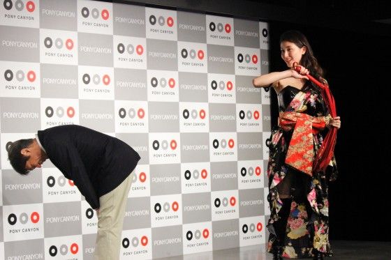 【写真】橋本マナミ、13歳の頃から変わらない美しさ！現在と比較（3枚目）