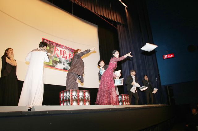 三吉彩花が観客を魅了！『犬鳴村』初日舞台あいさつ（10枚目）