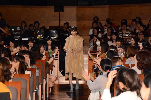 豪華キャスト登壇！生田斗真＆広瀬すず『先生！　、、、好きになってもいいですか？』完成披露イベント（5枚目）