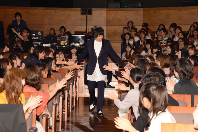 豪華キャスト登壇！生田斗真＆広瀬すず『先生！　、、、好きになってもいいですか？』完成披露イベント（14枚目）