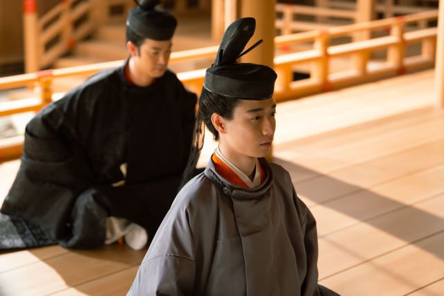 敦康親王が御簾を越え…「光る君へ」第41回場面写真：フォトギャラリー
