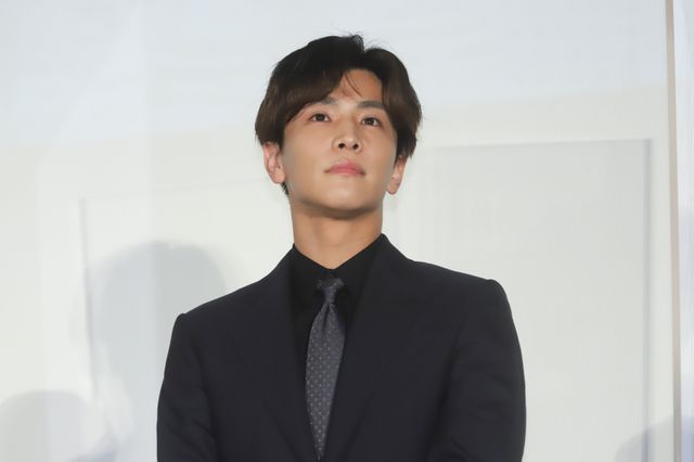 多部未華子、岩田剛典ら豪華キャスト登壇！映画『空に住む』完成披露舞台あいさつ（6枚目）