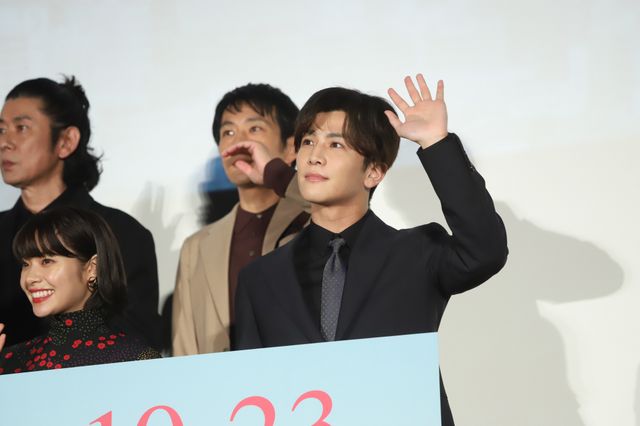 多部未華子、岩田剛典ら豪華キャスト登壇！映画『空に住む』完成披露舞台あいさつ（22枚目）