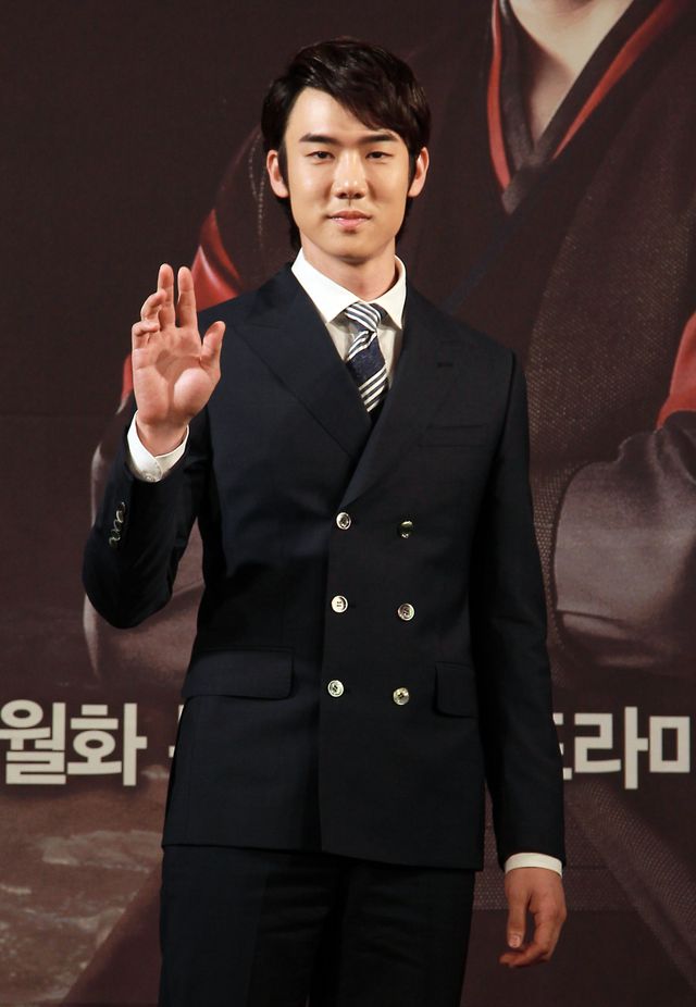 「九家の書」イ・スンギ、ダイエットの苦痛を吐露＜韓国JPICTURES＞（12枚目）