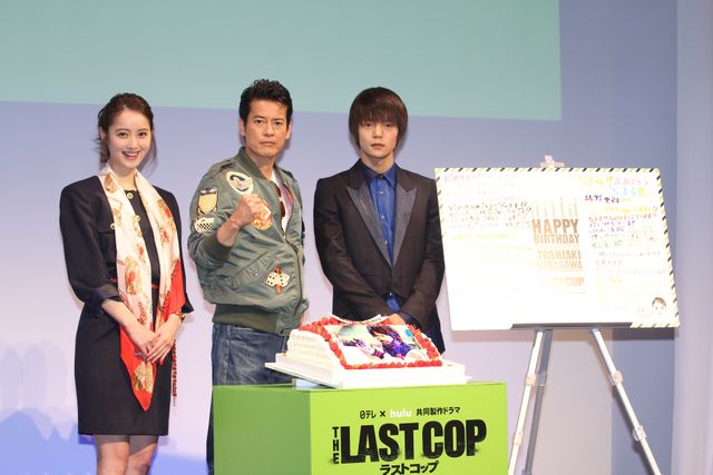 唐沢寿明、窪田正孝、佐々木希が80年代ファッションで登場！「THE LAST COP／ラストコップ」完成披露試写会フォトギャラリー｜シネマトゥデイ