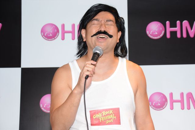 レイザーラモンRG、フレディ姿で“洋楽あるある”！フォトギャラリー（3枚目）