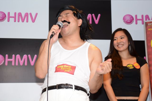 レイザーラモンRG、フレディ姿で“洋楽あるある”！フォトギャラリー（5枚目）