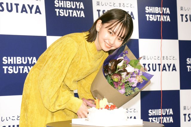 山田杏奈、二十歳の魅力…！セカンド写真集「BLUE」発売記念会見：フォトギャラリー