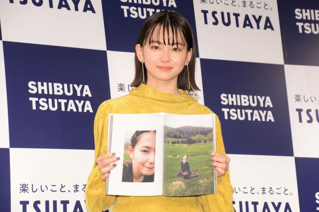 山田杏奈、二十歳の魅力…！セカンド写真集「BLUE」発売記念会見（7枚目）