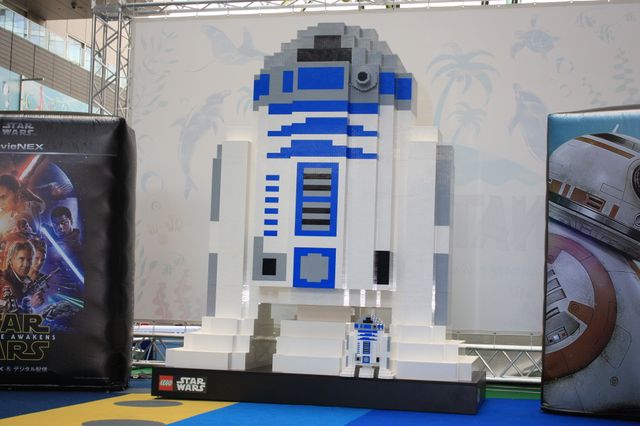 アニマル浜口「フォースだ」10連発！巨大R2-D2レゴで制作イベントフォトギャラリー（2枚目）