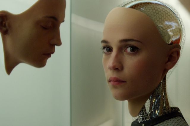 『リリーのすべて』でアカデミー賞助演女優賞に輝いたアリシア・ヴィキャンデルが美女ロボットに…