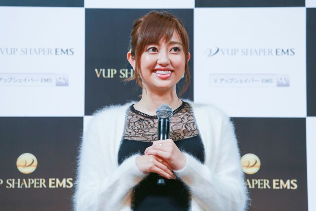 菊地亜美、ダイエット前のお腹がヤバい！「VアップシェイパーEMS」商品お披露目会フォトギャラリー（2枚目）