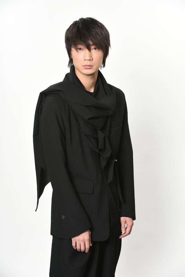 怪物役・綾野剛正面ビジュアル：フォトギャラリー