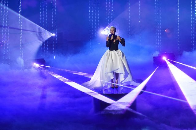 まるで別人！レディー・ガガがしっとりと歌い上げる！（4枚目）