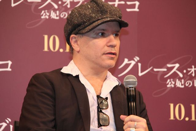 オリヴィエ・ダアンがグレース・ケリー風衣装の中村玉緒と対面！フォトギャラリー（3枚目）