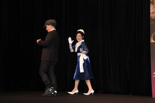 オリヴィエ・ダアンがグレース・ケリー風衣装の中村玉緒と対面！フォトギャラリー（10枚目）