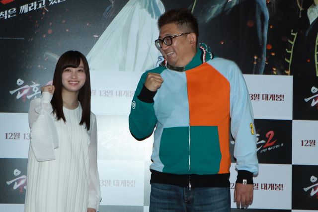 橋本環奈“千年ドール”と大人気！福田雄一監督と『銀魂2』韓国会見へ（12枚目）