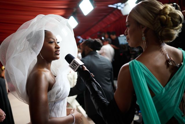 話題になったテムズのドレス（4枚目）