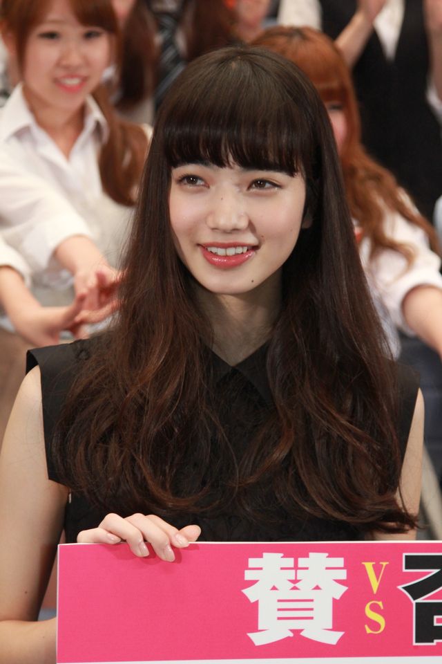 スラリと伸びた手足！最凶のヒロインを演じた小松菜奈フォトギャラリー（4枚目）