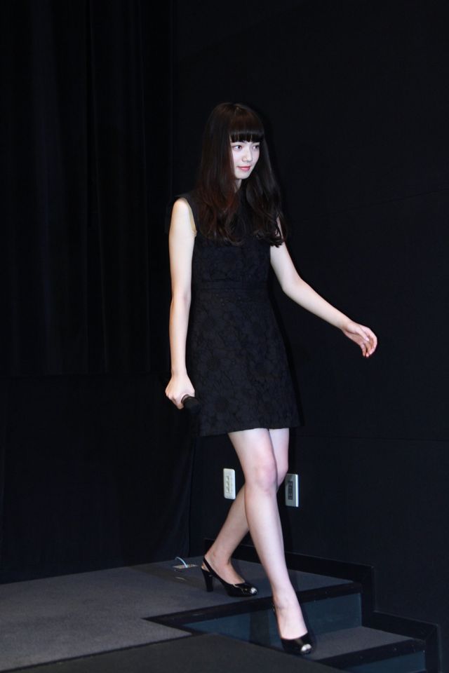 スラリと伸びた手足！最凶のヒロインを演じた小松菜奈フォトギャラリー（6枚目）