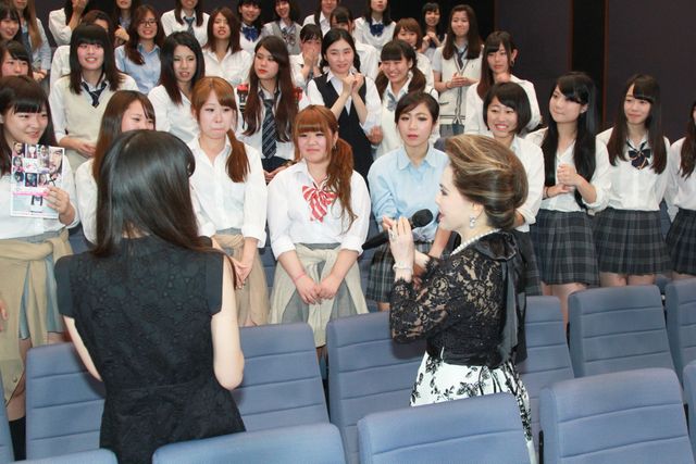 スラリと伸びた手足！最凶のヒロインを演じた小松菜奈フォトギャラリー（9枚目）