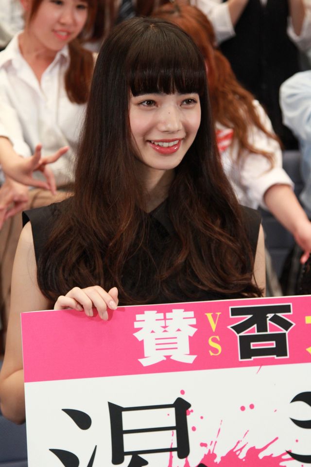 スラリと伸びた手足！最凶のヒロインを演じた小松菜奈フォトギャラリー（10枚目）