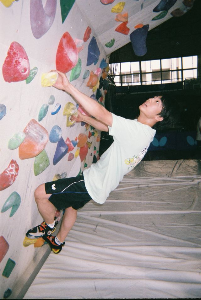 伊藤健太郎がボルダリングに挑む！工藤遥主演『のぼる小寺さん』オフショット（2枚目）