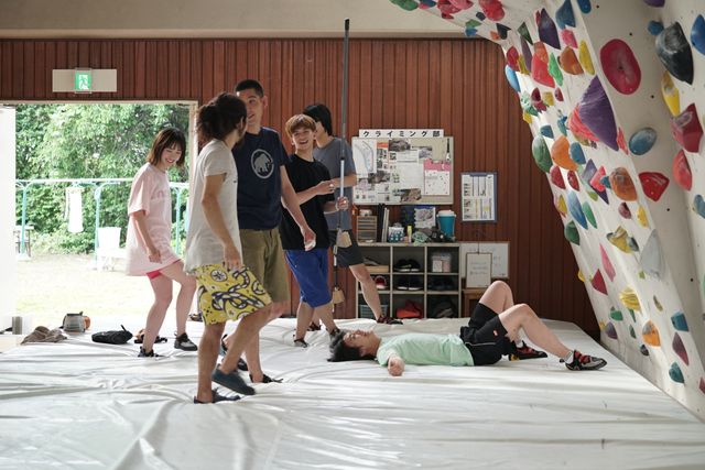 伊藤健太郎がボルダリングに挑む！工藤遥主演『のぼる小寺さん』オフショット（3枚目）
