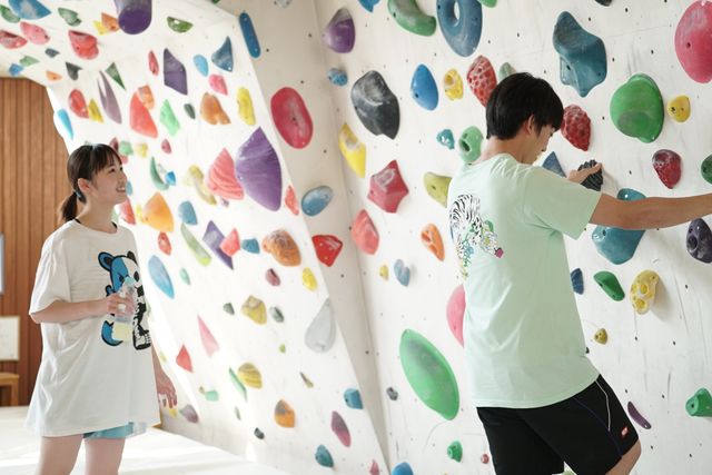 伊藤健太郎がボルダリングに挑む！工藤遥主演『のぼる小寺さん』オフショット（4枚目）