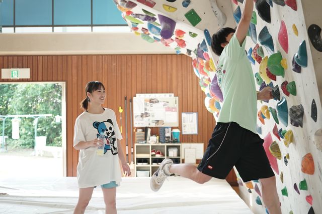 伊藤健太郎がボルダリングに挑む！工藤遥主演『のぼる小寺さん』オフショット（5枚目）