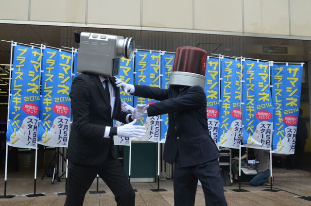 「映画泥棒」カメラ男＆パトランプ男が有楽町で生ダンス！フォトギャラリー：フォトギャラリー