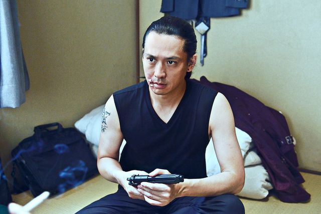 堤真一×平手友梨奈×安藤政信×黒瀬純『ザ・ファブル』宇津帆一派劇中カット（3枚目）