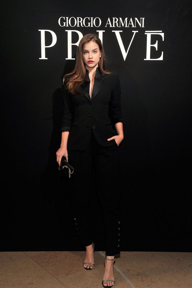 広瀬すず＆菜々緒、ジョルジオ アルマーニのドレスで登場（7枚目）